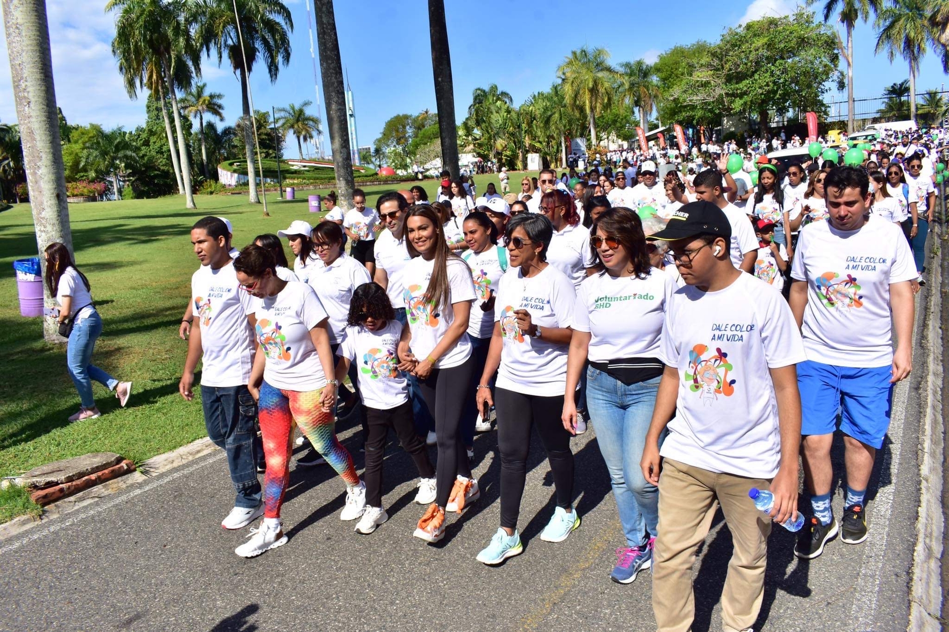 Voluntarios del “Equipo A” participan en caminata “Dale Color a mi Vida” 