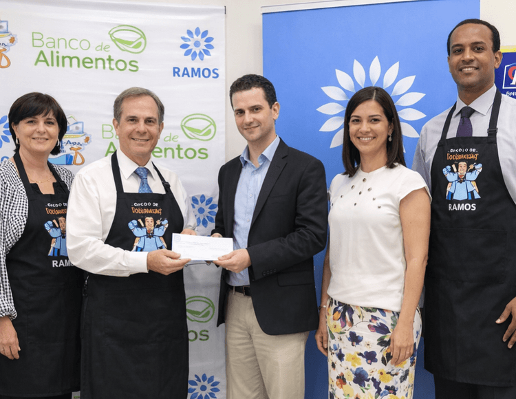 Grupo Ramos entrega contribución al Banco de Alimentos a través del programa “Empacadores Solidarios” 